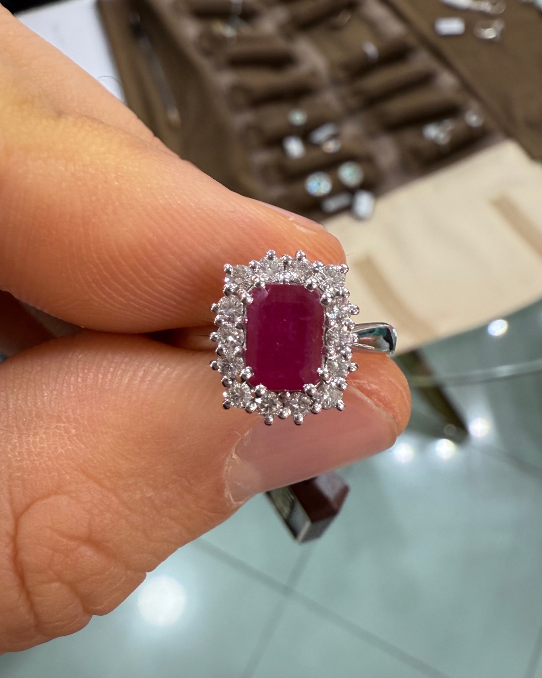 Anello Rubino taglio smeraldo MARIKA