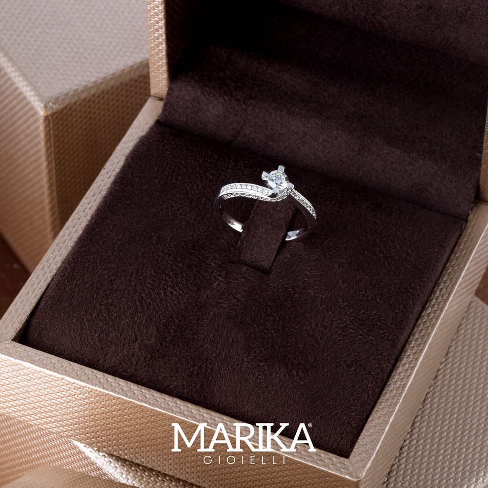 Anello Solitario Valentino